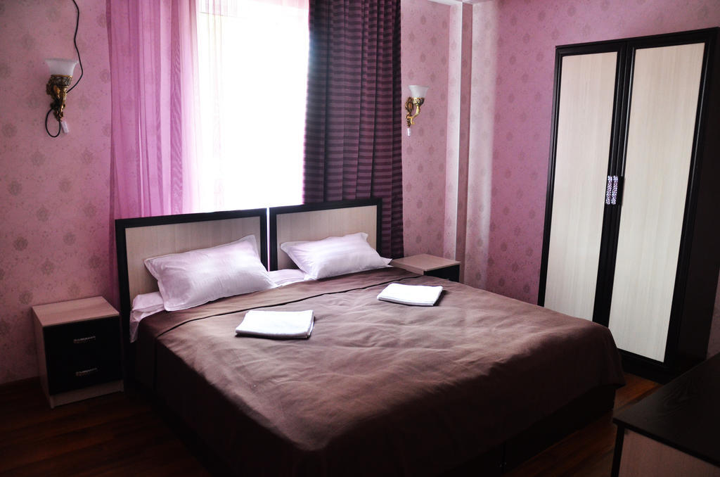 Voyage Hotel Bisjkek Kamer foto