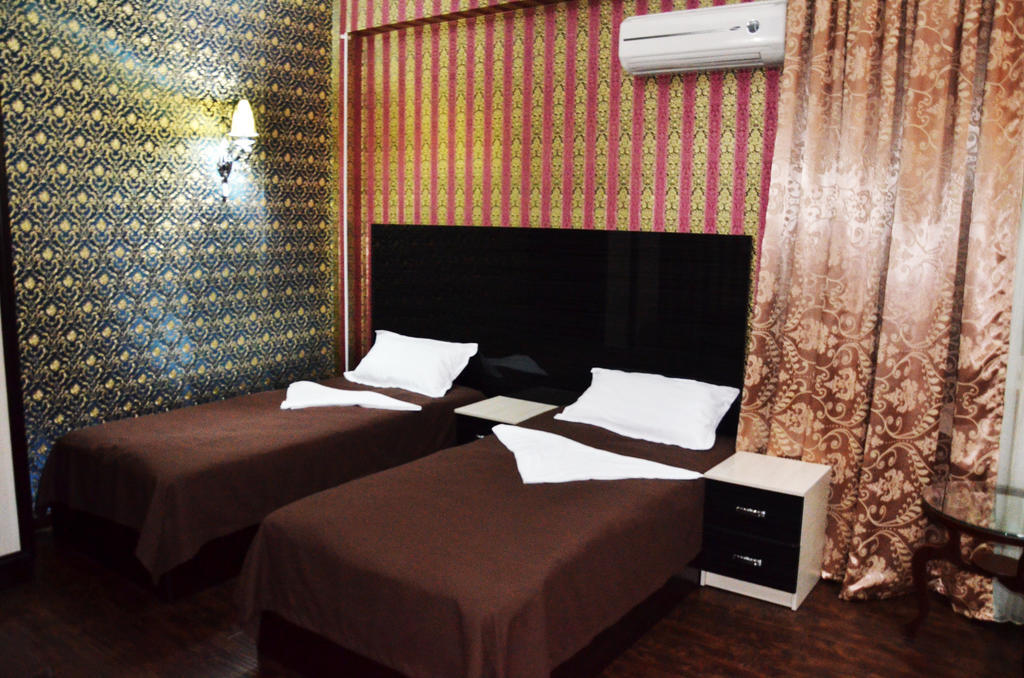 Voyage Hotel Bisjkek Kamer foto