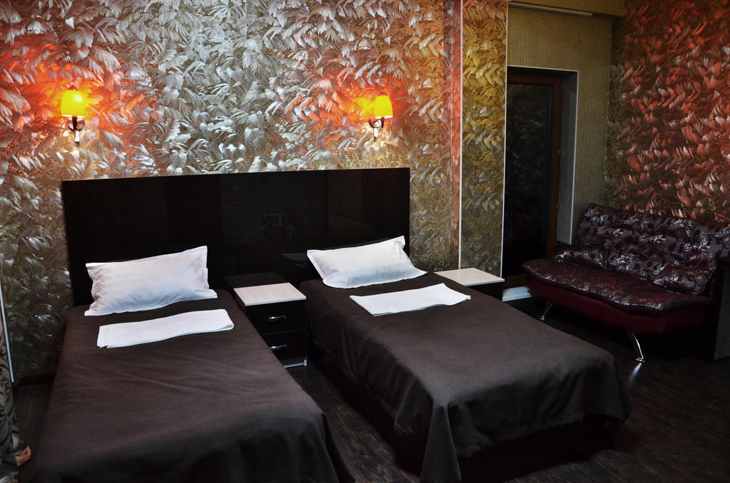 Voyage Hotel Bisjkek Kamer foto