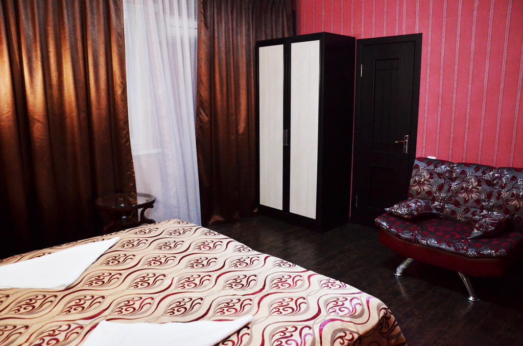 Voyage Hotel Bisjkek Kamer foto