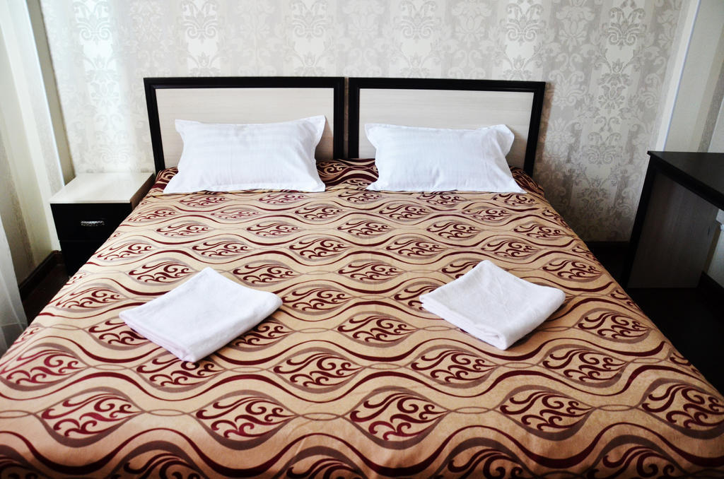 Voyage Hotel Bisjkek Kamer foto