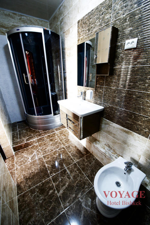Voyage Hotel Bisjkek Buitenkant foto