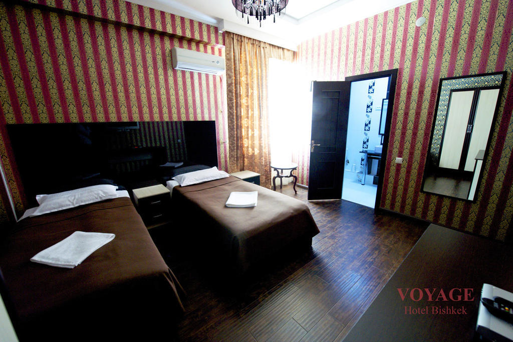 Voyage Hotel Bisjkek Kamer foto