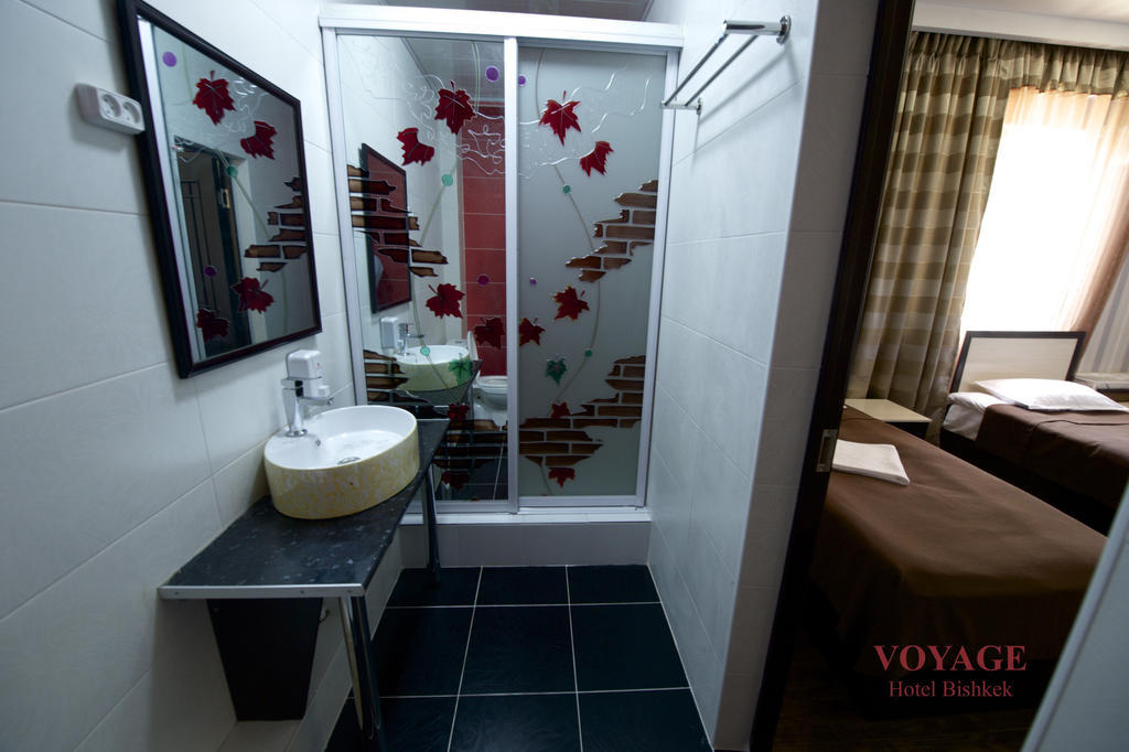 Voyage Hotel Bisjkek Kamer foto