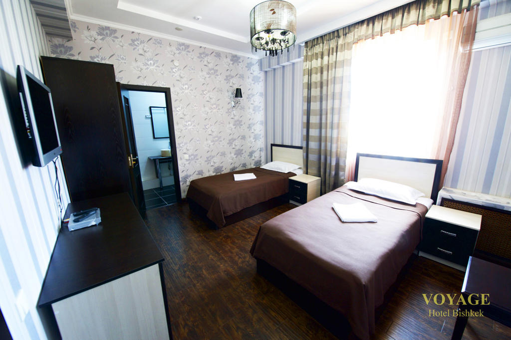 Voyage Hotel Bisjkek Kamer foto
