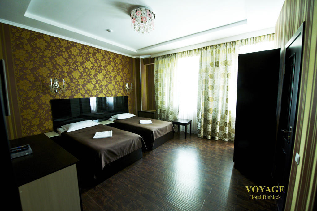 Voyage Hotel Bisjkek Kamer foto