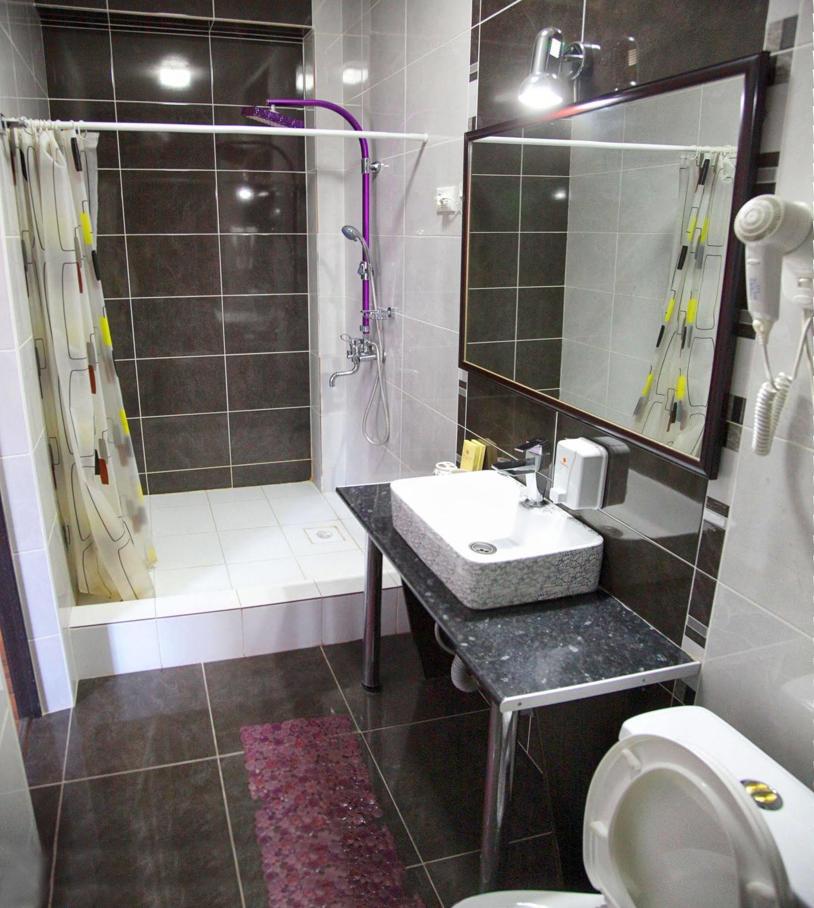 Voyage Hotel Bisjkek Buitenkant foto