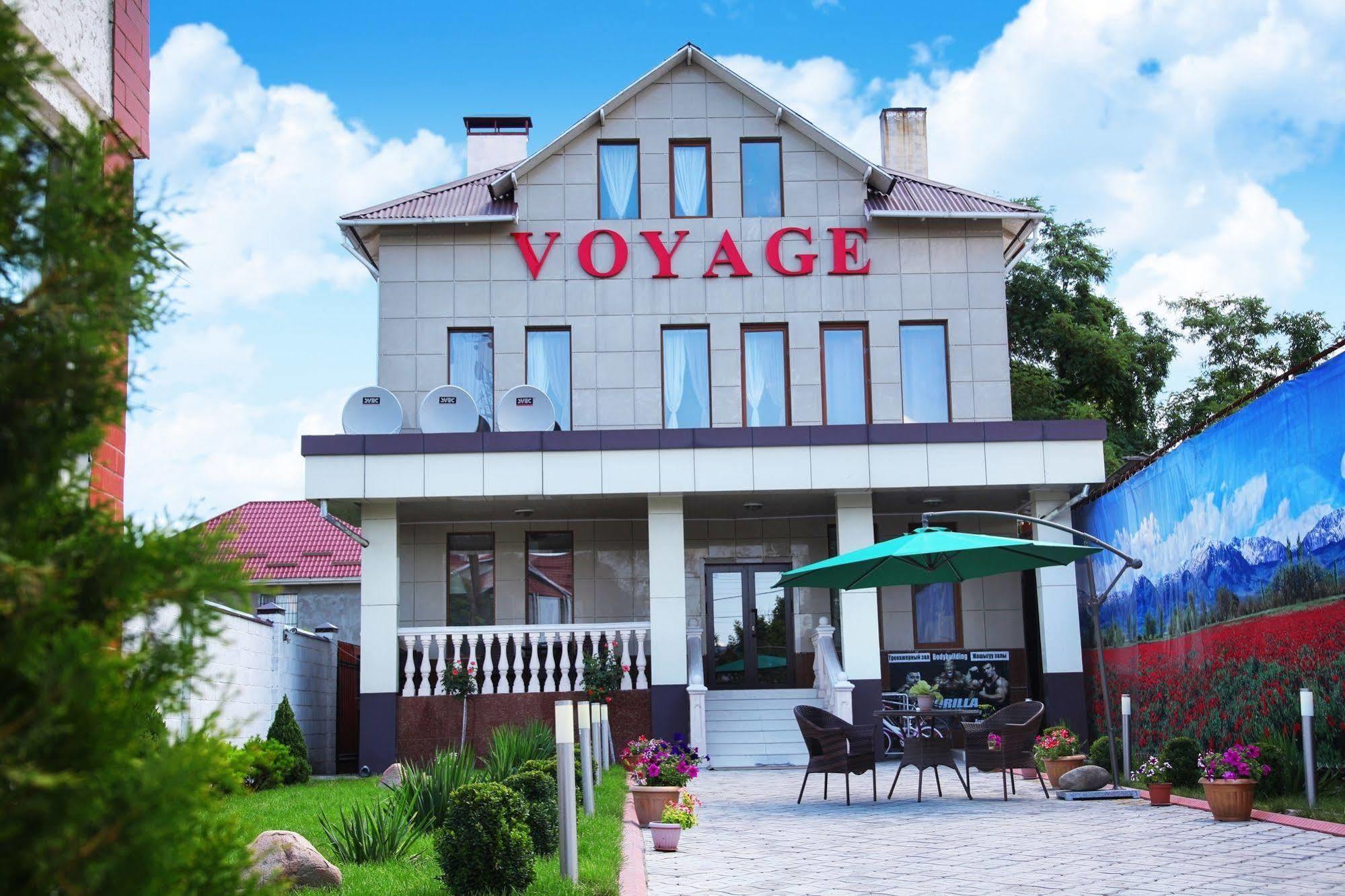 Voyage Hotel Bisjkek Buitenkant foto