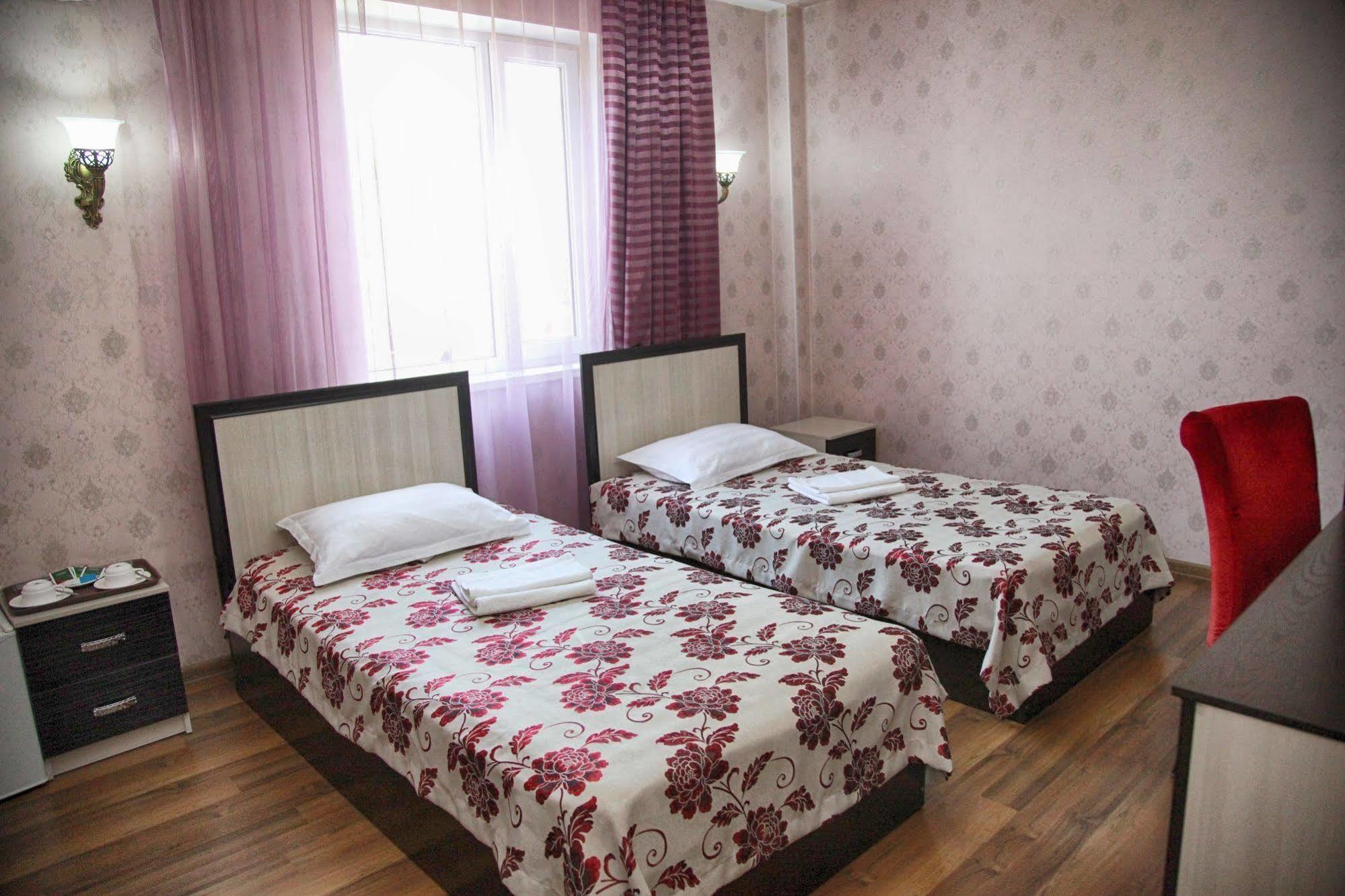 Voyage Hotel Bisjkek Buitenkant foto