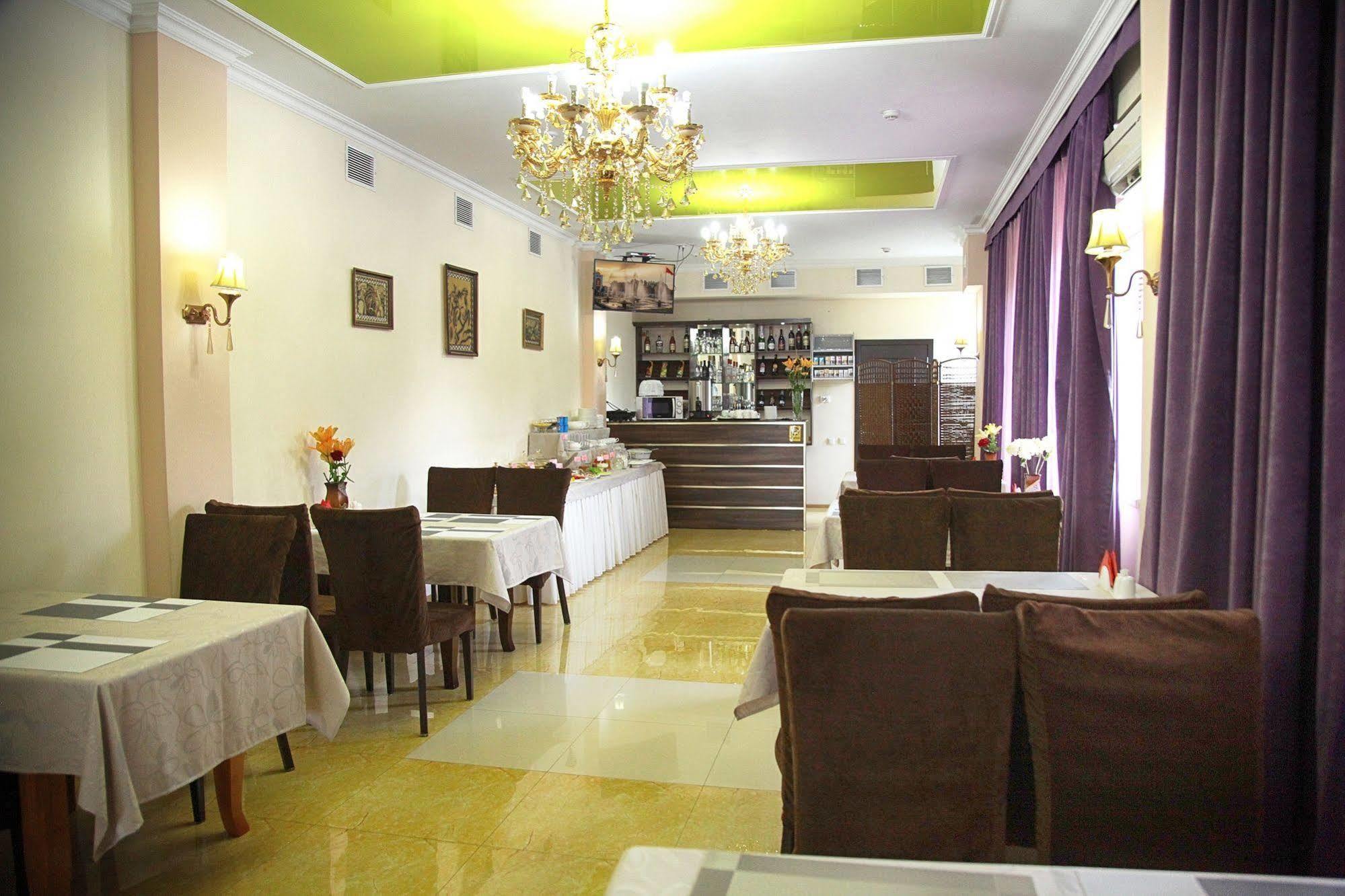 Voyage Hotel Bisjkek Buitenkant foto
